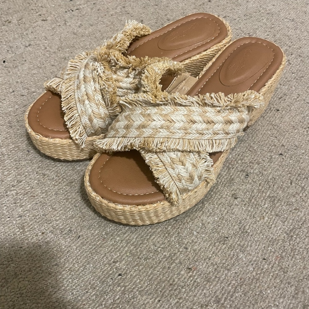 Universal thread flat loafer size 6